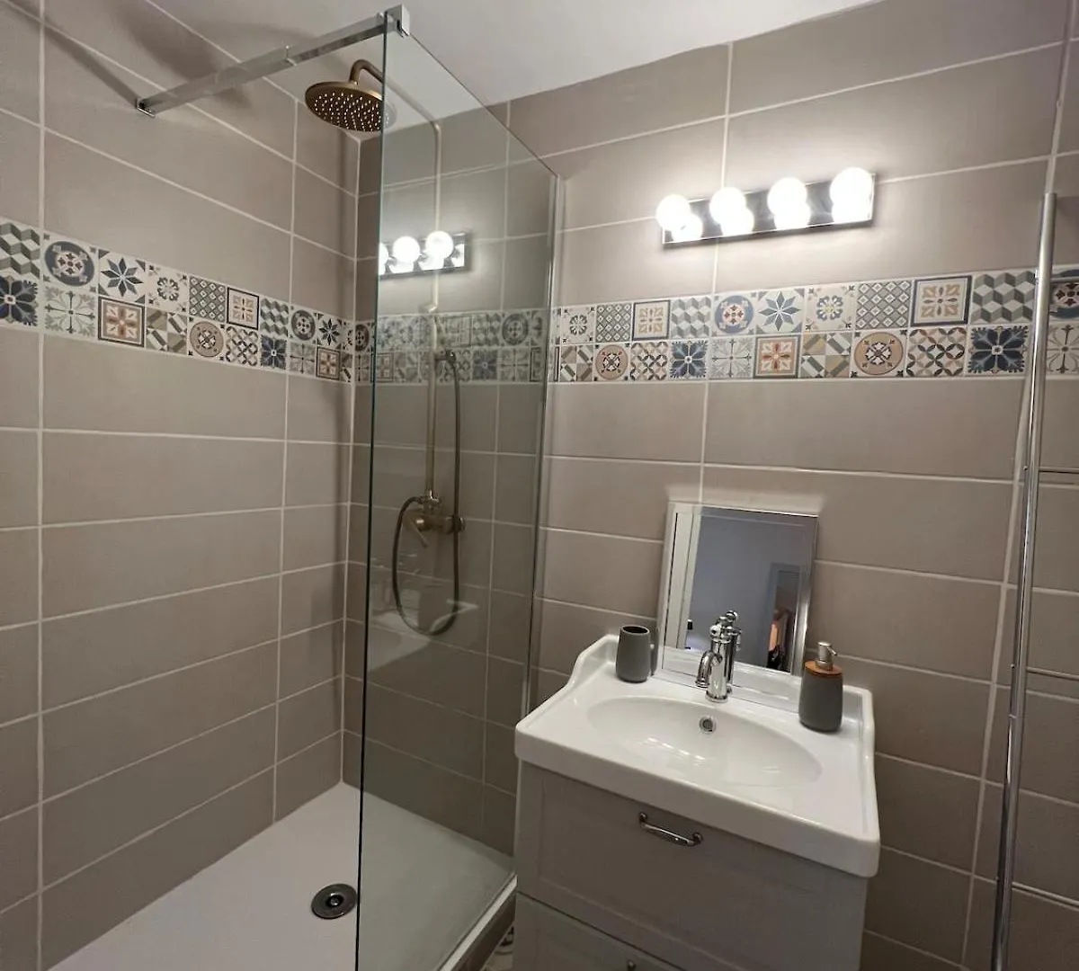 Cozy Apartment Old Antibes