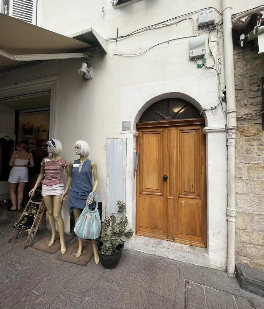 Cozy Apartment Old Antibes Francja